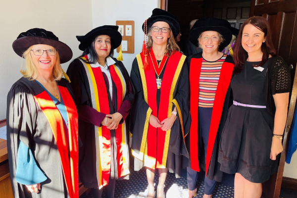 RACP WA Convocation graduates posing with the RACP President.